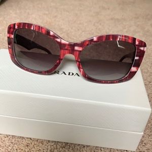 PRADA Sunnies